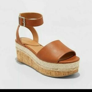 Universal Thread wedge ankle strap platform 9. Like new!